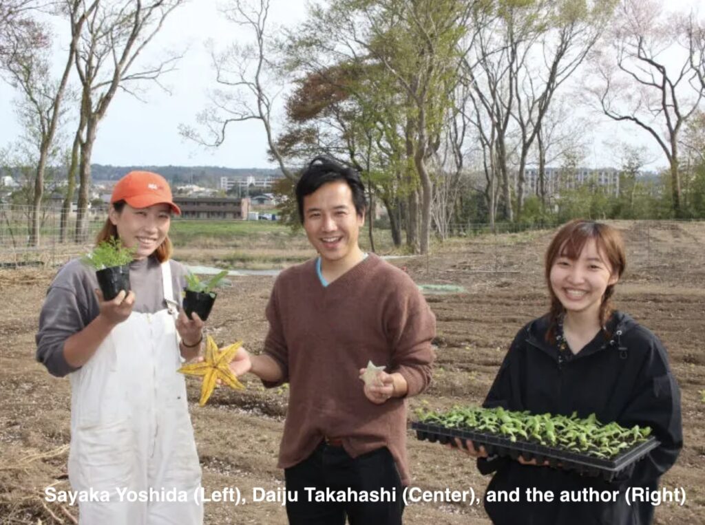 Standing picture of Sayaka(Left), Daiju(Center), and the author(Right)