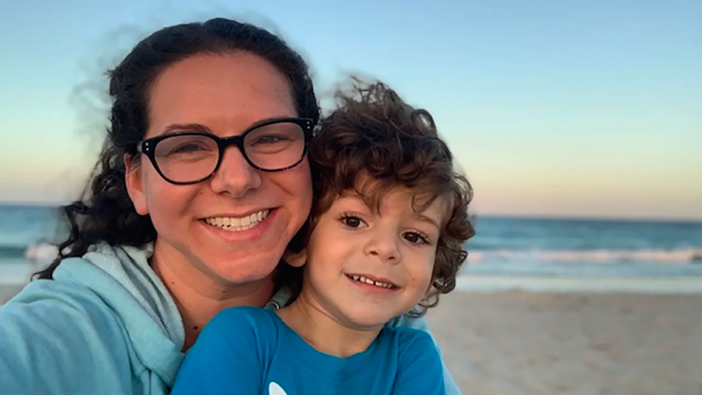 Portrait of Elizabeth Mendes Saigg (left) and her son, Khayonni (right).